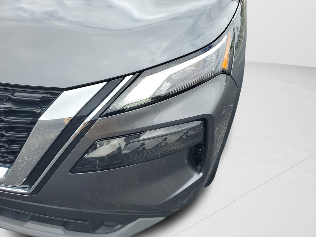 Used 2023 Nissan Rogue S image 9