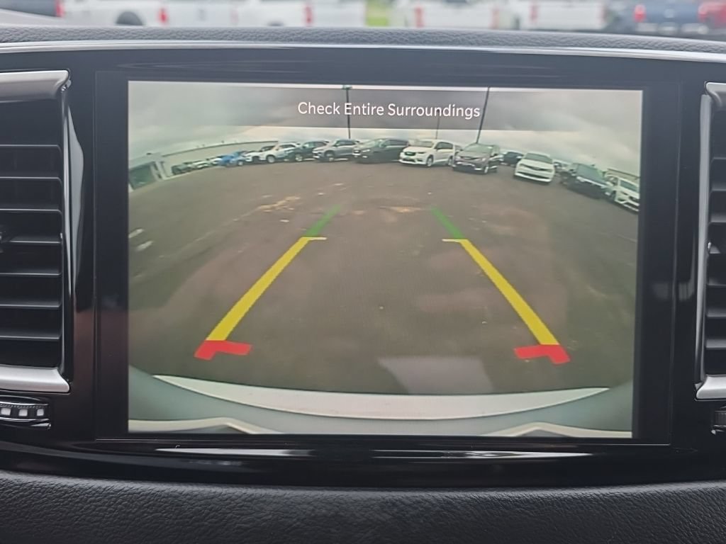 Used 2023 Chrysler Pacifica Touring-L FWD image 31