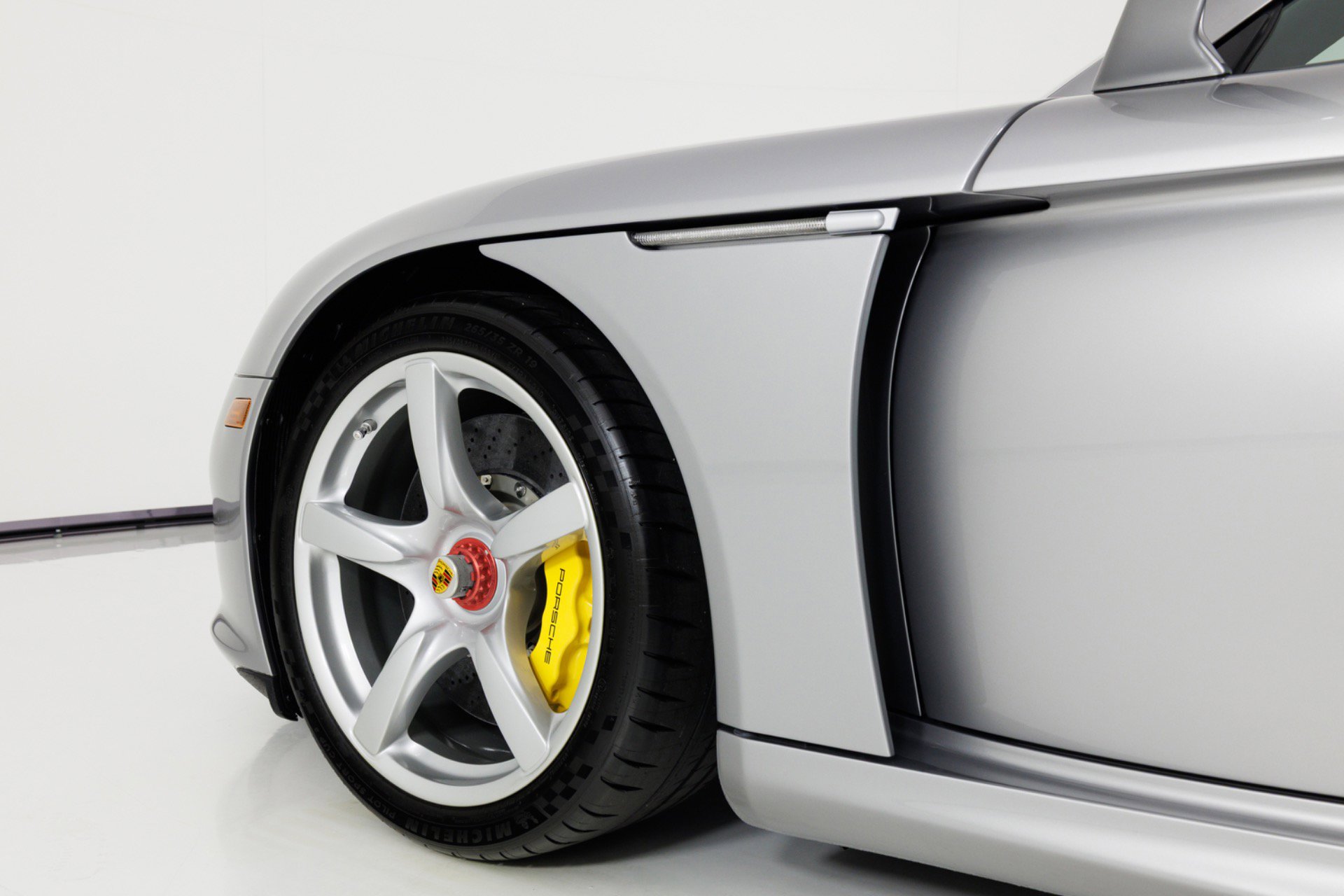 Used 2004 Porsche Carrera GT RWD image 68