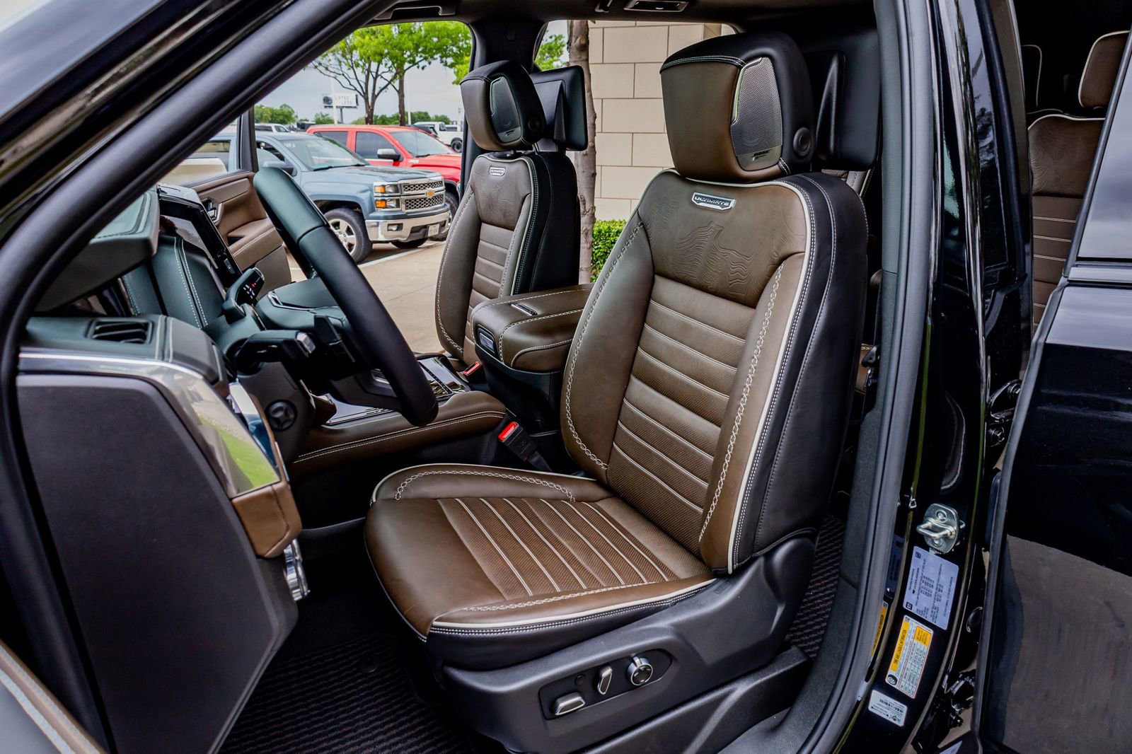 Used 2025 GMC Yukon Denali Ultimate image 30