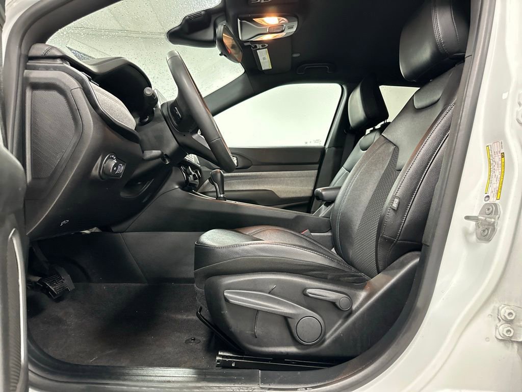 Used 2025 Jeep Compass Latitude image 17