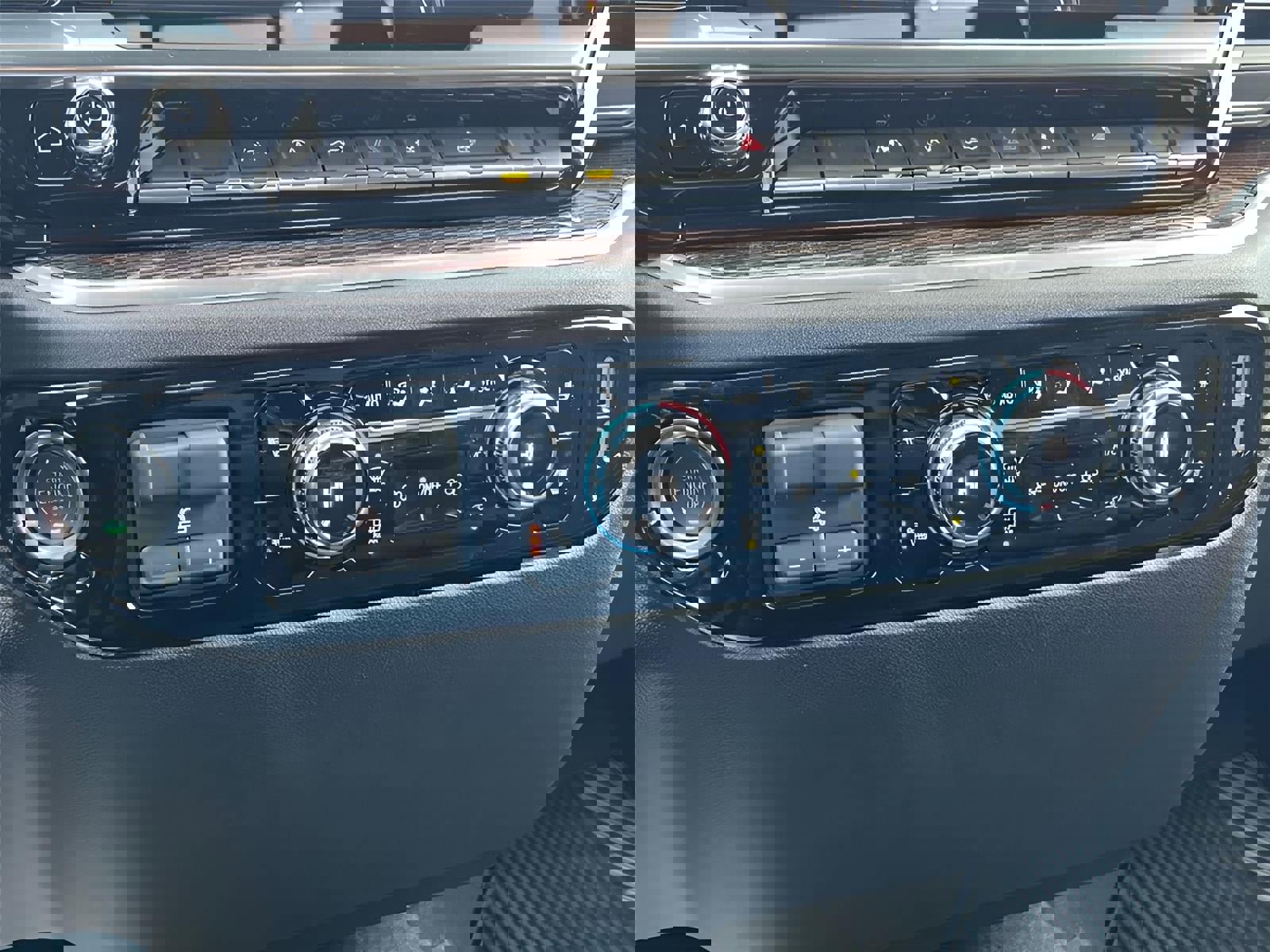 New 2025 GMC Sierra 1500 SLE w/ Preferred Package image 19