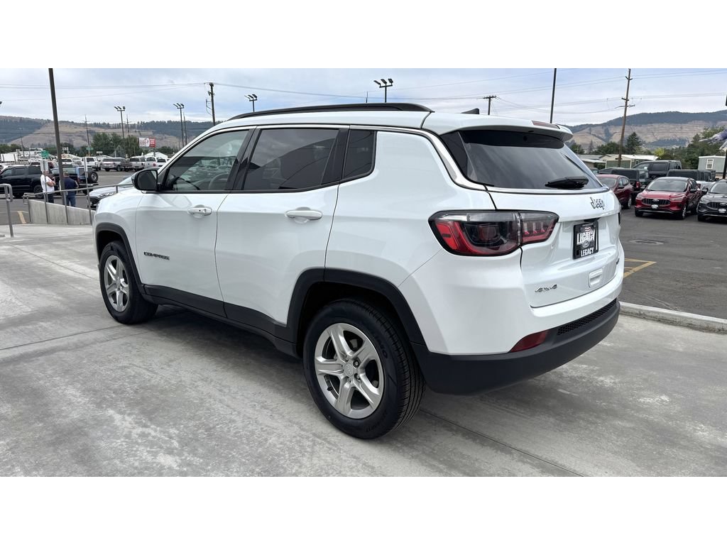 Used 2024 Jeep Compass Latitude AWD/4WD image 5