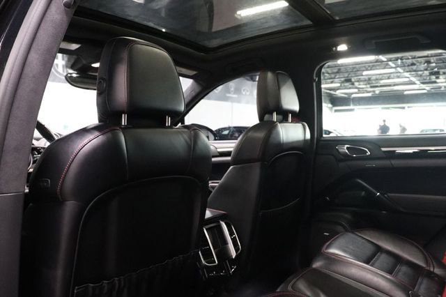 Used 2017 Porsche Cayenne Turbo AWD/4WD image 17