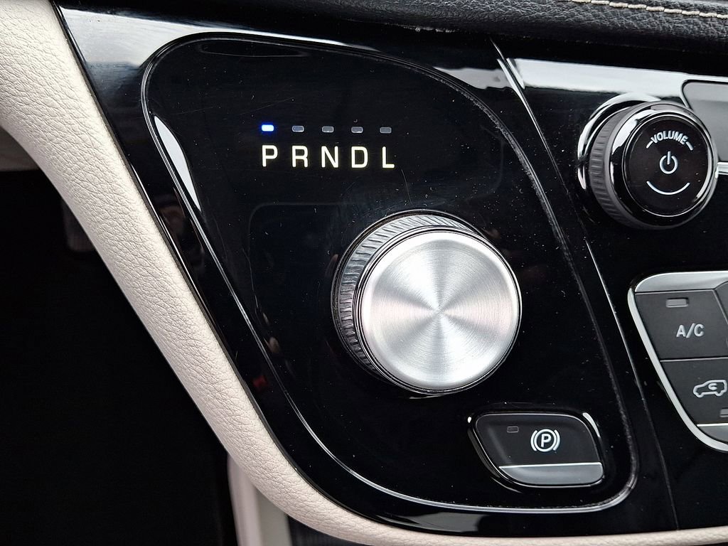 Used 2022 Chrysler Pacifica Touring-L AWD/4WD image 19