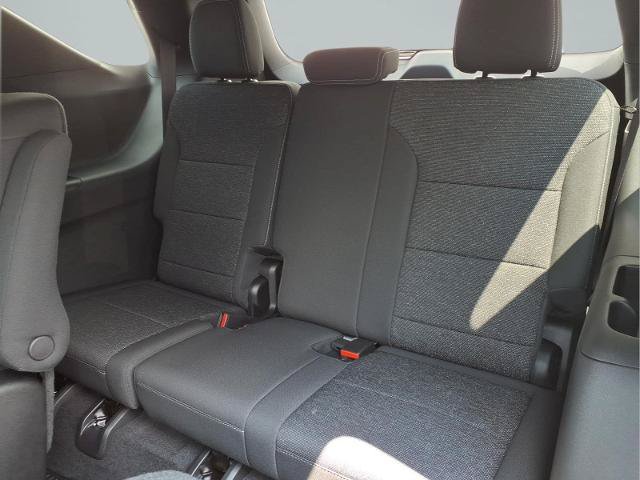 Used 2025 Chevrolet Traverse LT w/ Midnight/Sport Edition FWD image 23