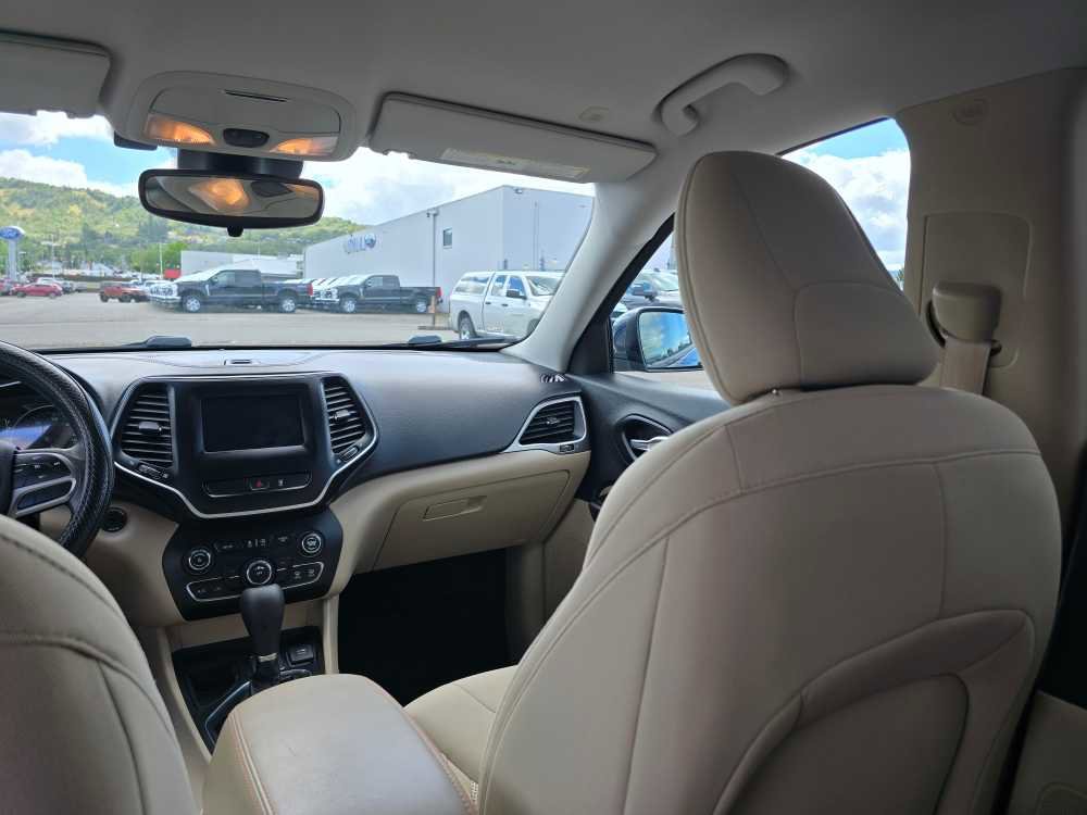 Used 2021 Jeep Cherokee Latitude FWD image 14