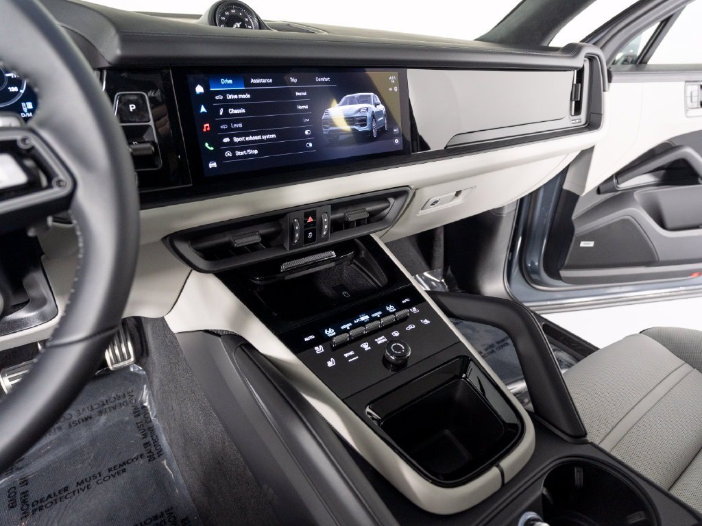 New 2026 Porsche Cayenne GTS AWD/4WD image 28