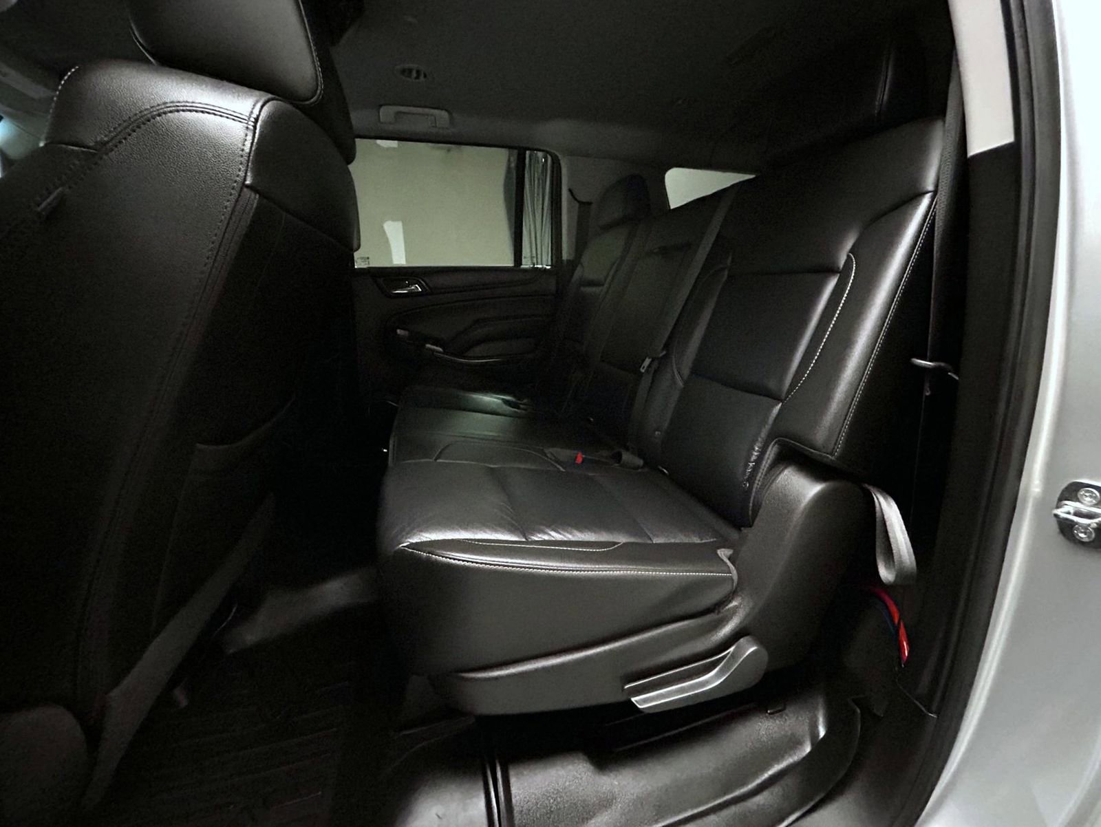 Used 2018 Chevrolet Suburban LT image 21