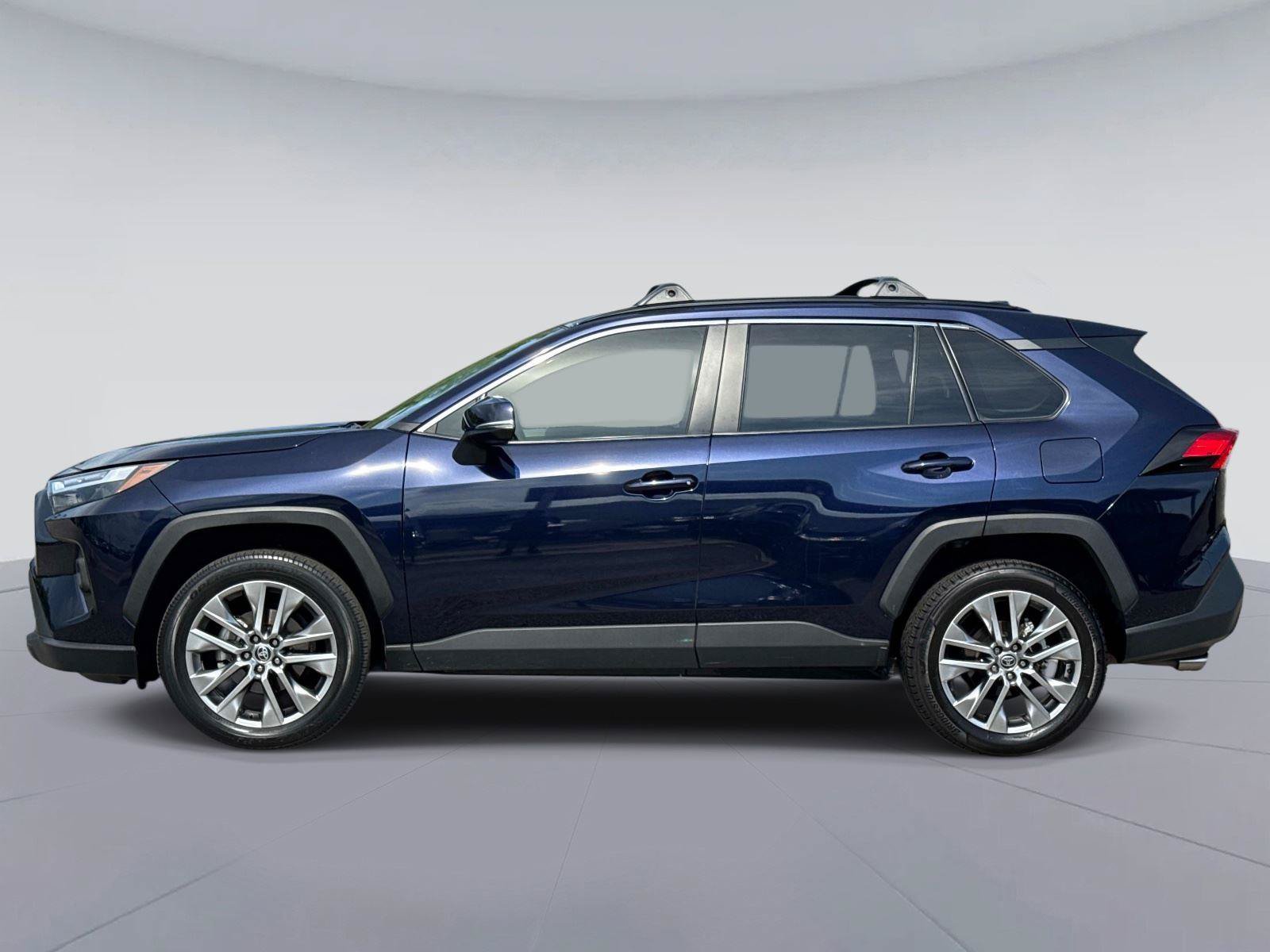 Used 2022 Toyota RAV4 XLE Premium FWD image 7