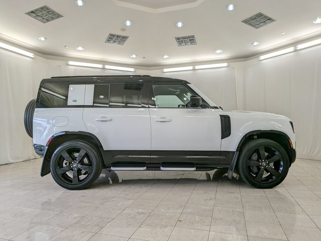 Used 2022 Land Rover Defender 110 X-Dynamic SE AWD/4WD image 11