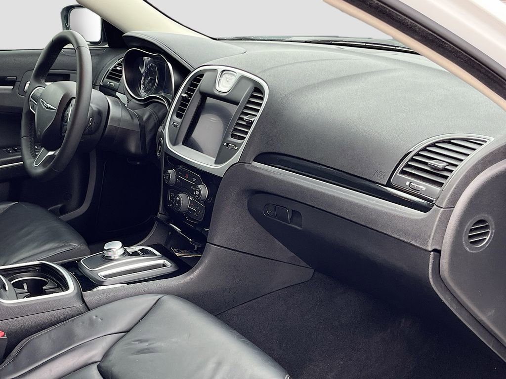Used 2023 Chrysler 300 Touring L image 28