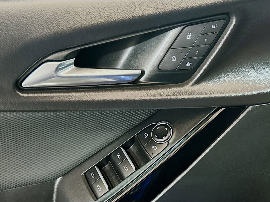 Used 2025 Chevrolet Equinox RS w/ Safety and Technology Package FWD image 16