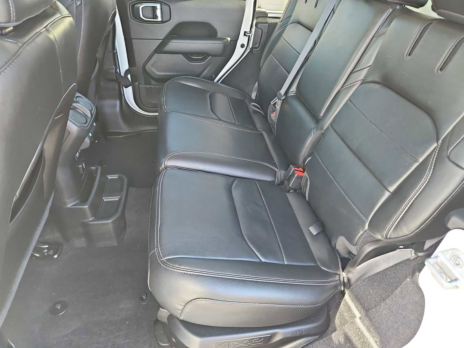 Used 2023 Jeep Wrangler Sahara image 18