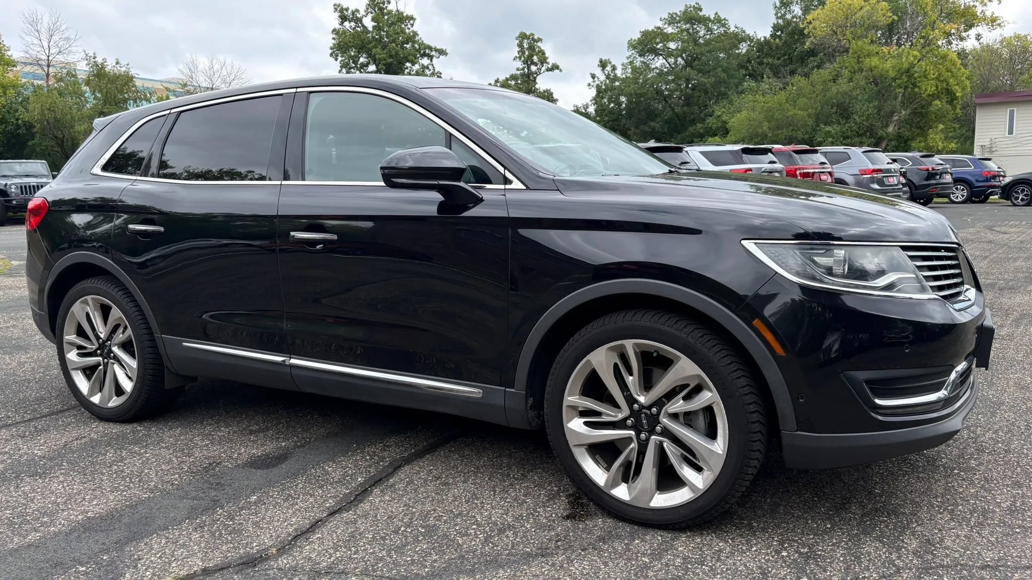 Used 2017 Lincoln MKX Reserve AWD/4WD image 12