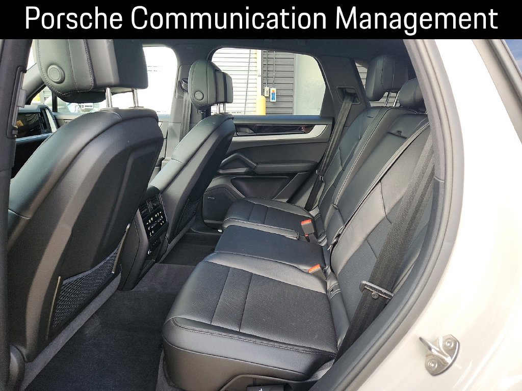 Certified 2025 Porsche Cayenne E-Hybrid AWD/4WD image 10