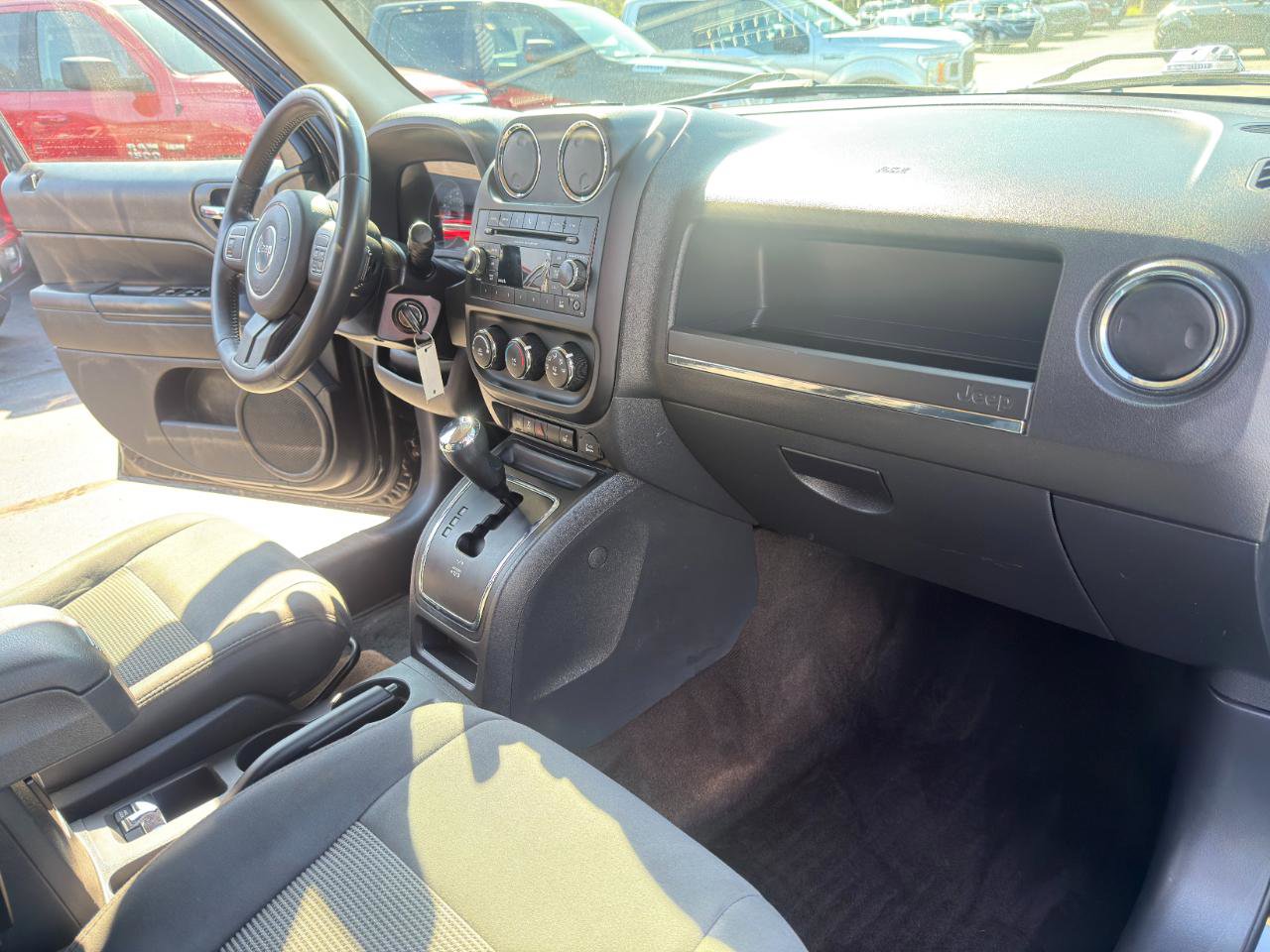 Used 2015 Jeep Patriot Latitude AWD/4WD image 25