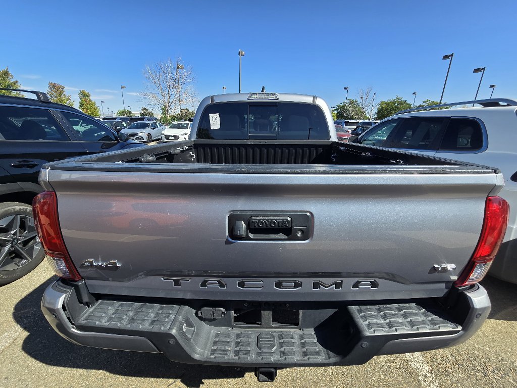 Used 2020 Toyota Tacoma SR5 AWD/4WD image 5