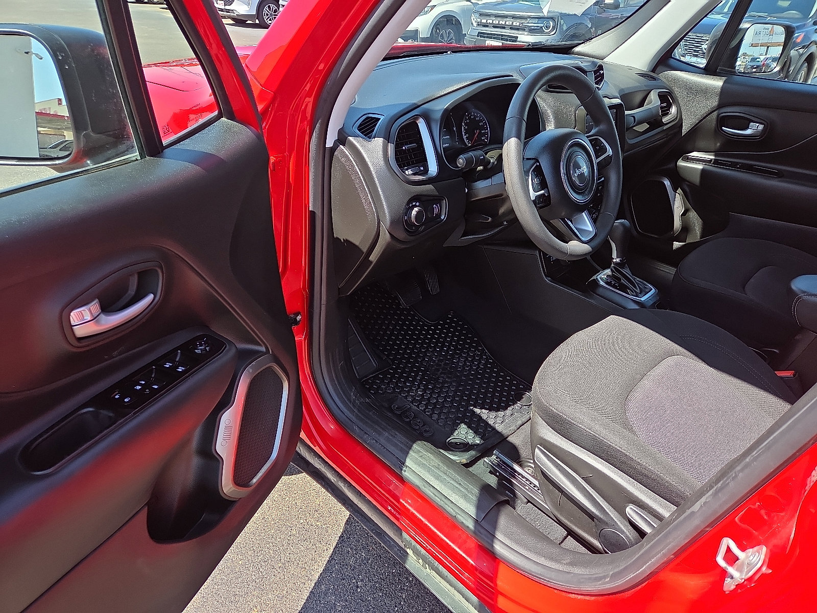 Used 2023 Jeep Renegade Latitude image 11