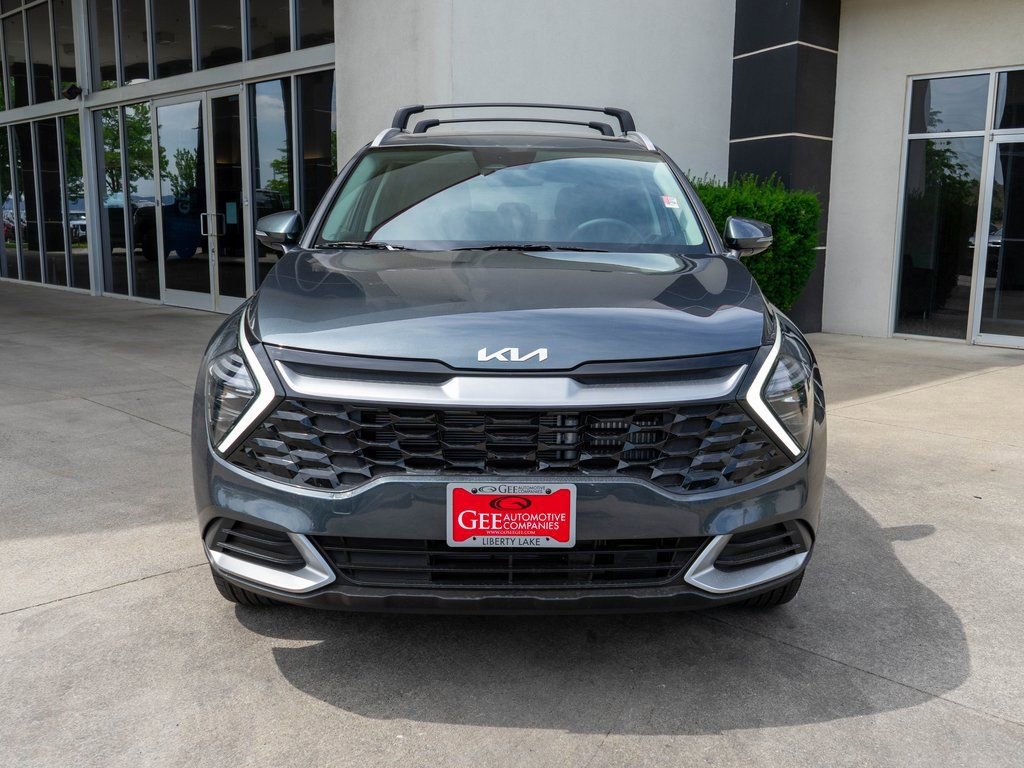 Used 2025 Kia Sportage EX image 2