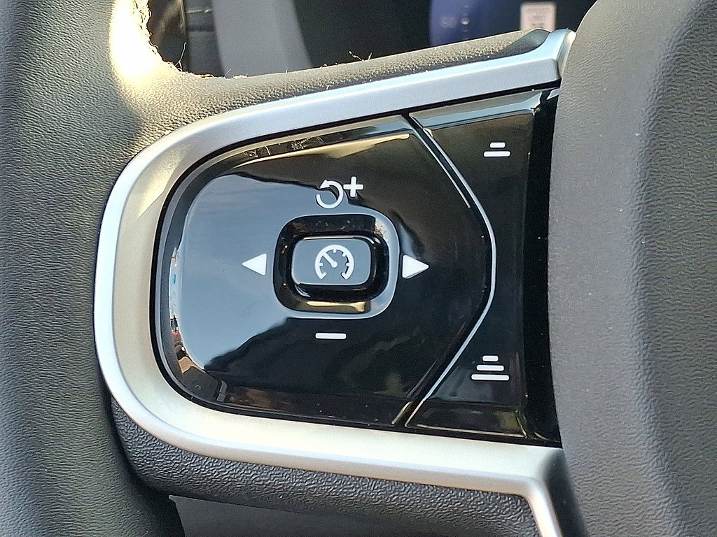 Certified 2025 Ford Explorer Active AWD/4WD image 23