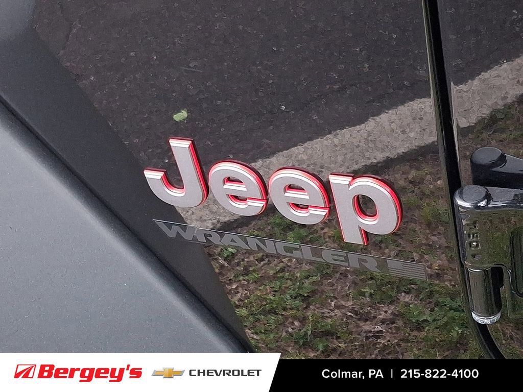 Used 2025 Jeep Wrangler Unlimited Rubicon AWD/4WD image 31