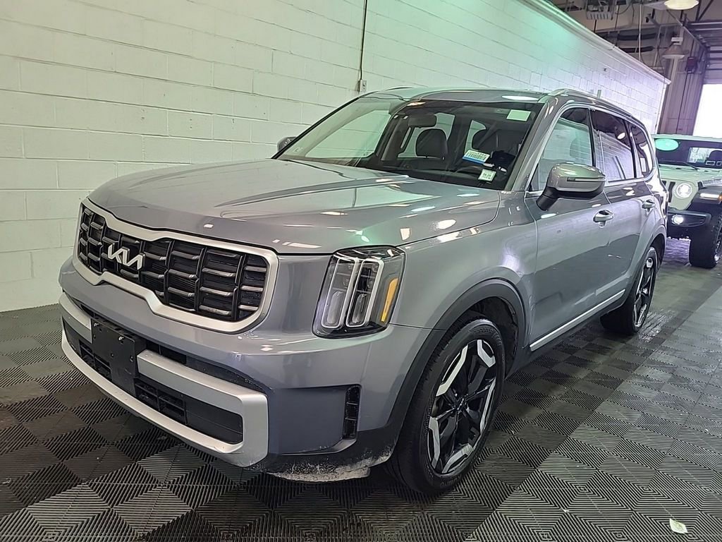 Used 2023 Kia Telluride S image 2
