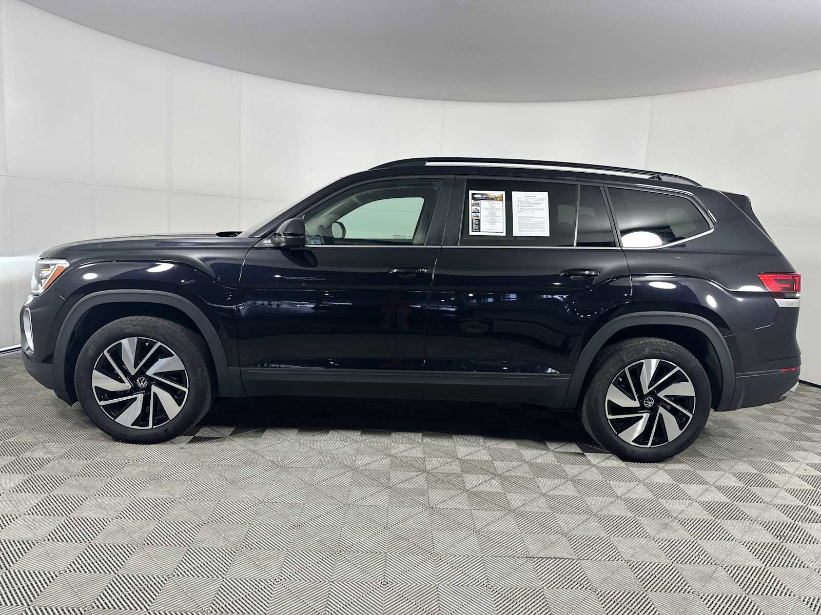 Used 2024 Volkswagen Atlas SE image 5