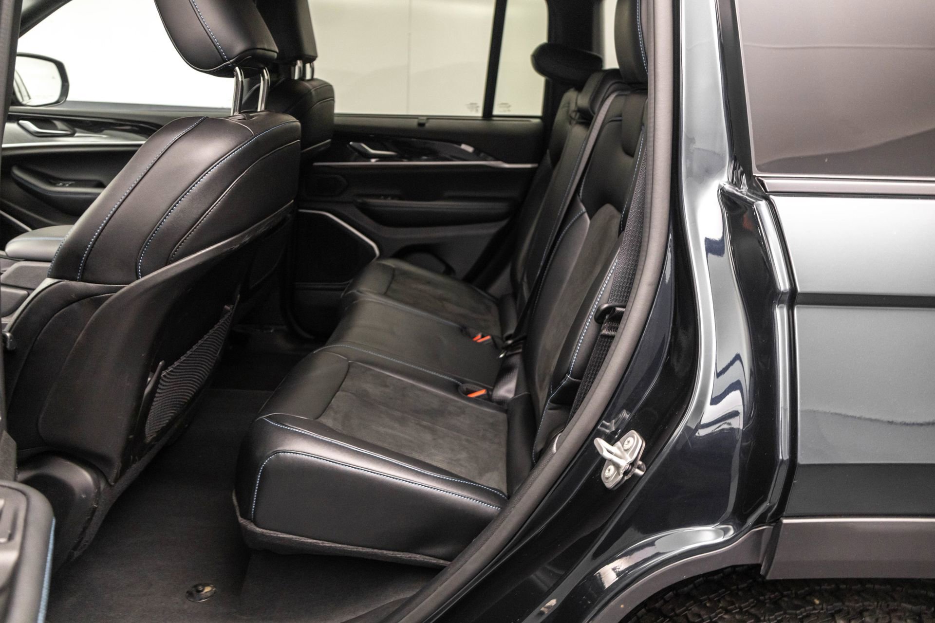 Used 2022 Jeep Grand Cherokee Trailhawk w/ Advanced Protech Group II image 32