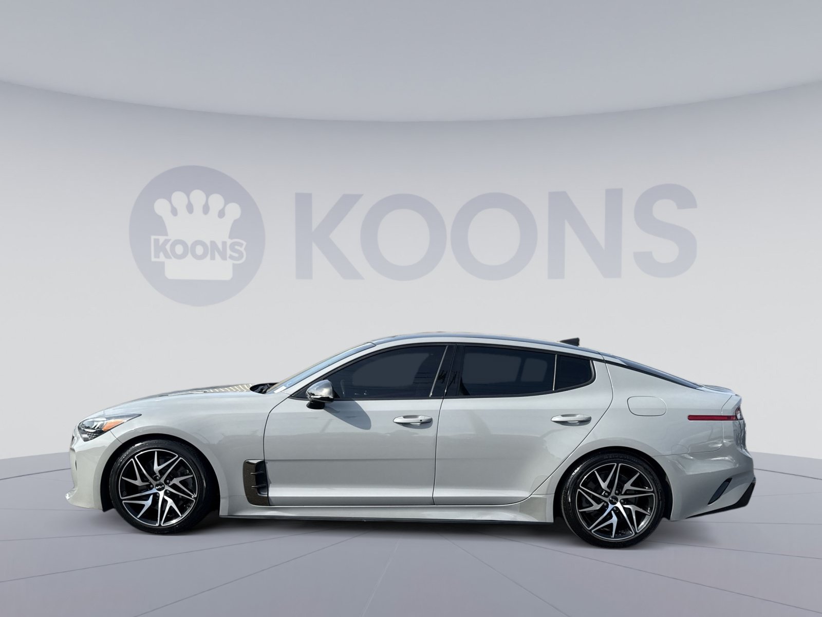 Used 2022 Kia Stinger GT-Line RWD image 2
