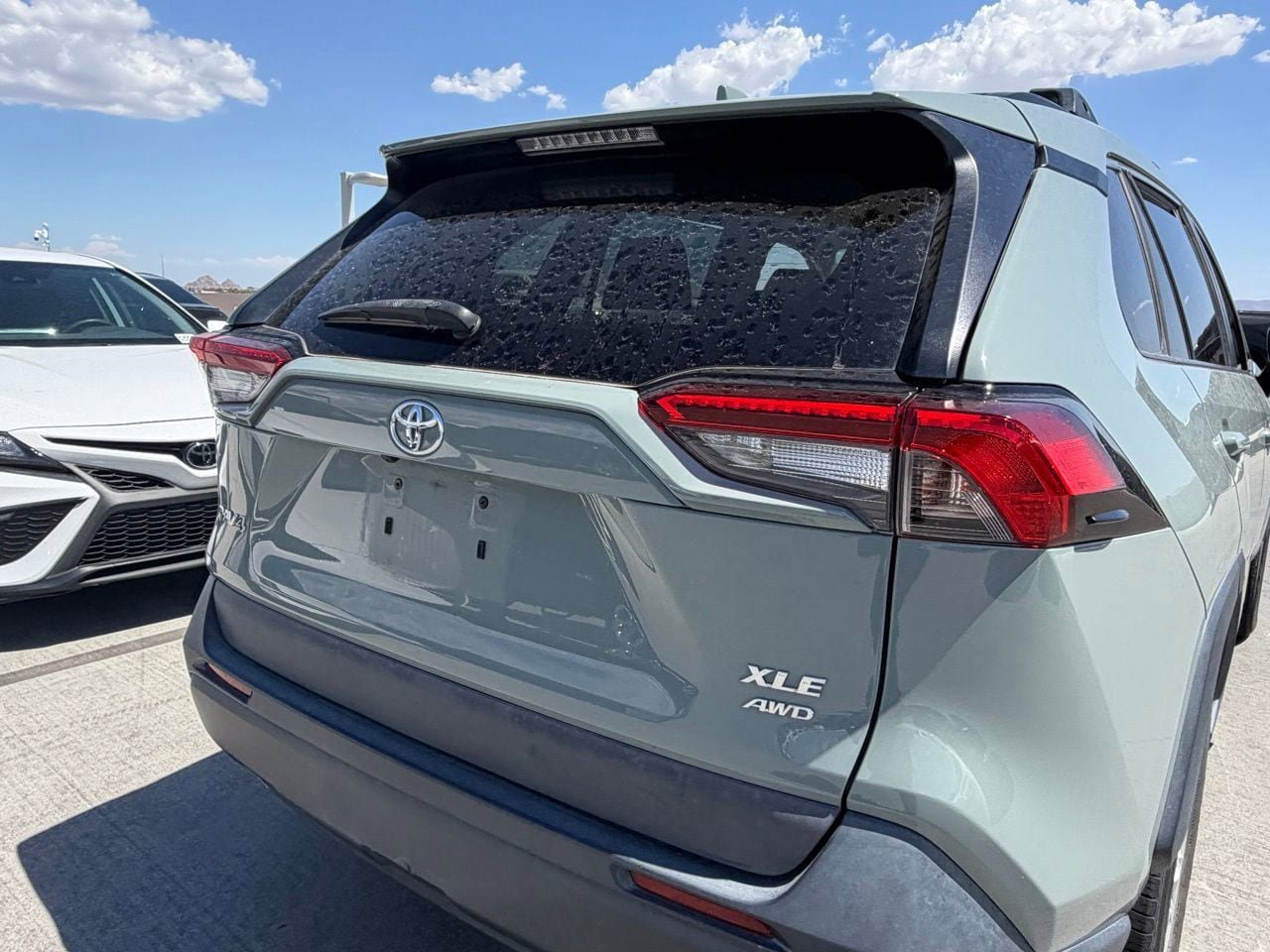 Used 2021 Toyota RAV4 XLE AWD/4WD image 4