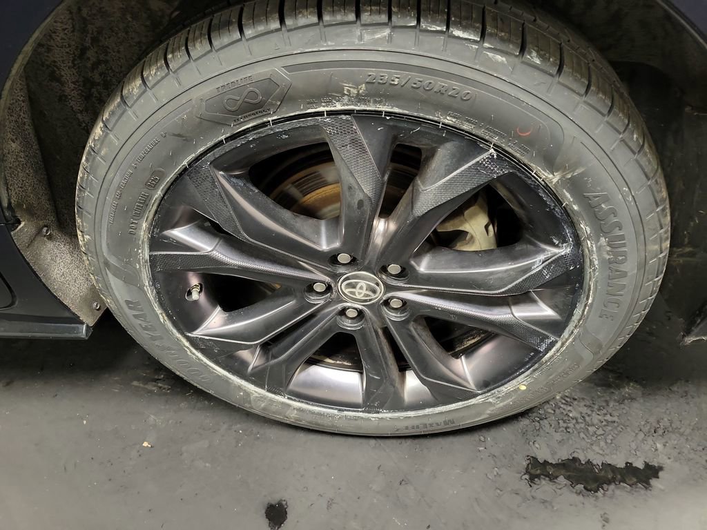 Used 2023 Toyota Sienna XSE image 10