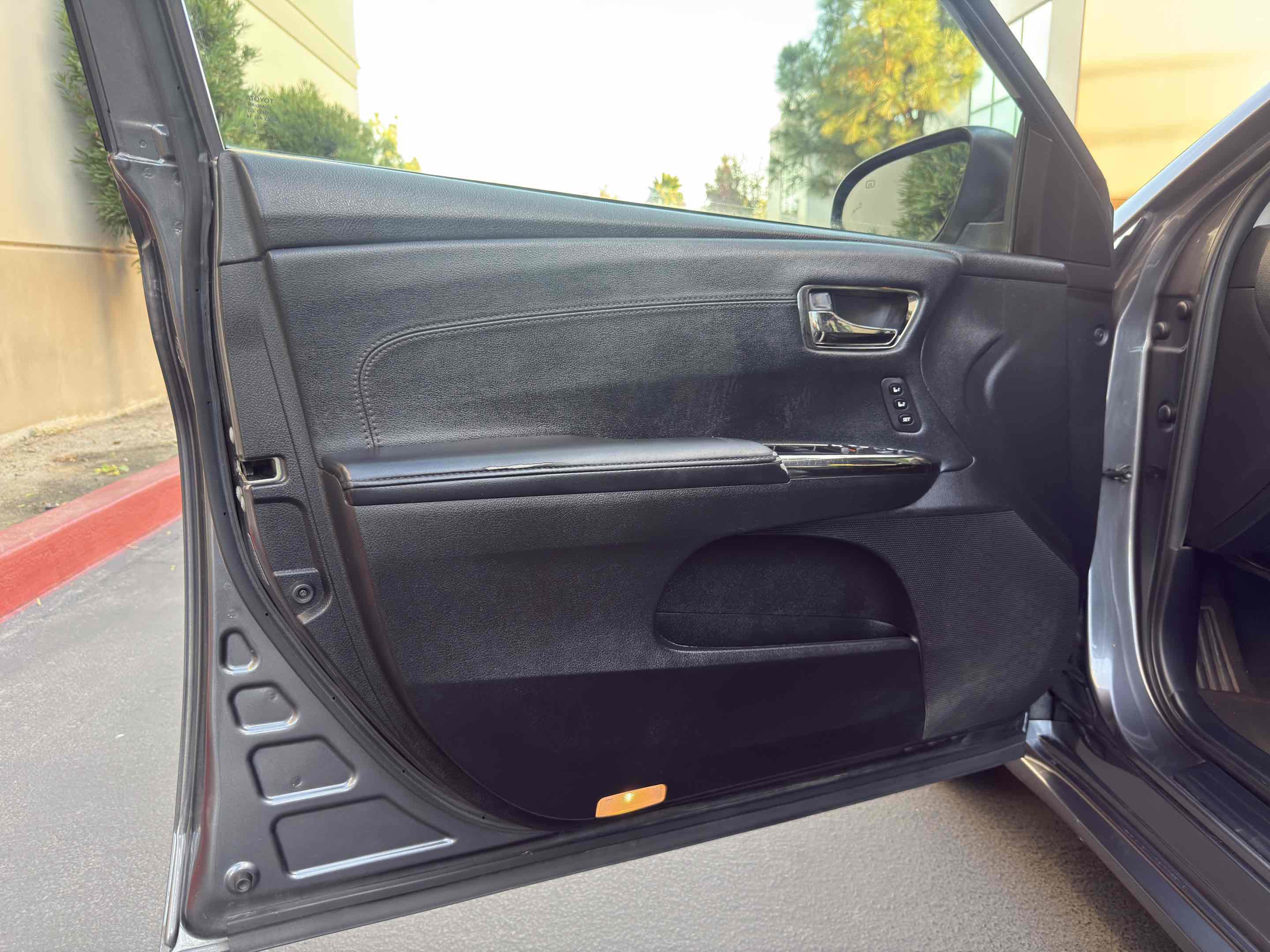 Used 2014 Toyota Avalon XLE Touring image 32