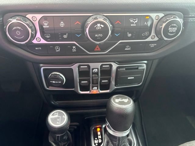 Used 2024 Jeep Wrangler Unlimited Sahara AWD/4WD image 29