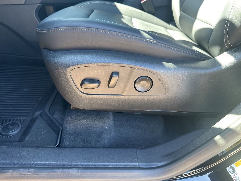 Used 2025 GMC Acadia Elevation w/ Elevation Premium Package image 12