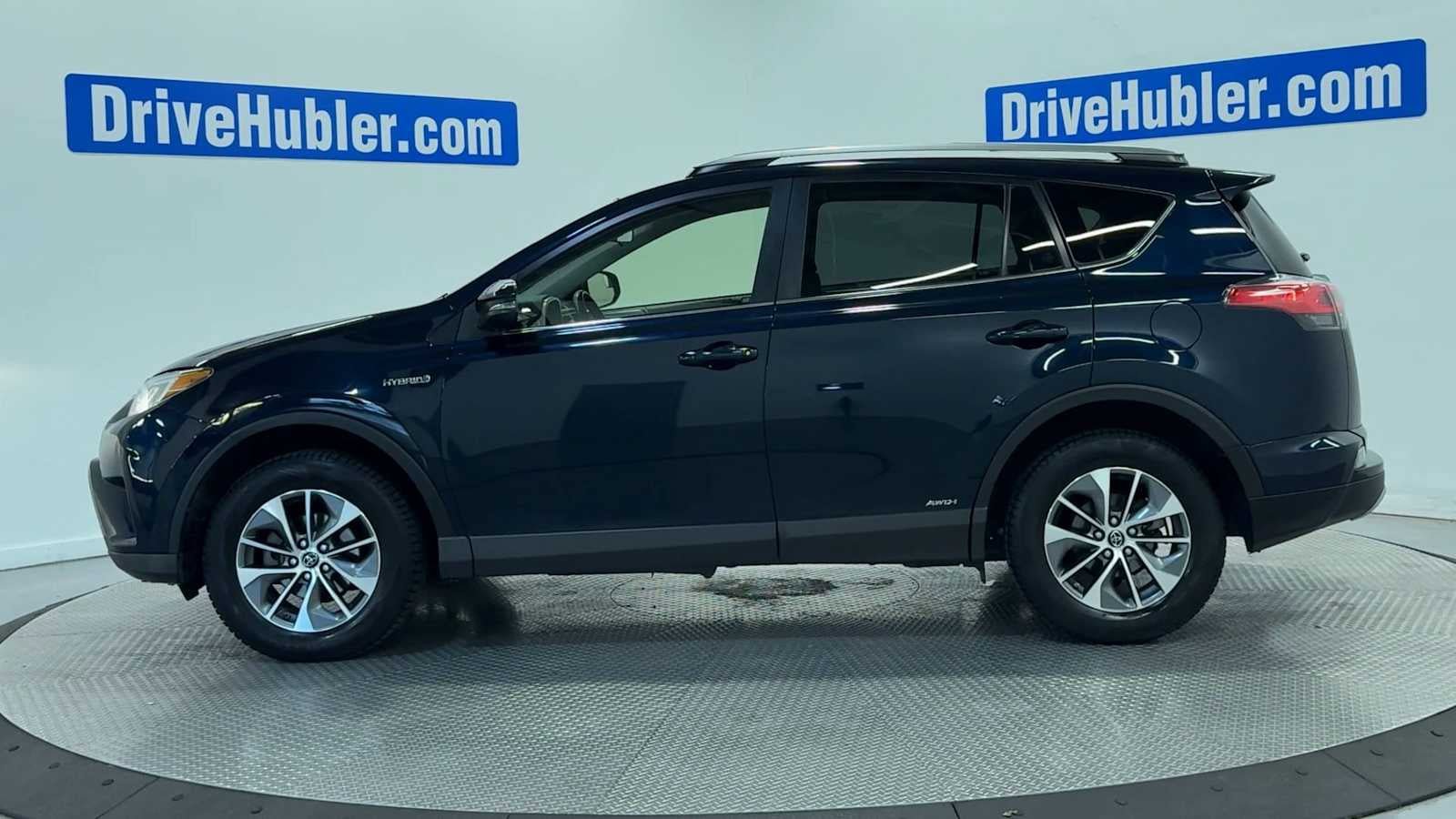 Used 2017 Toyota RAV4 XLE AWD/4WD image 5