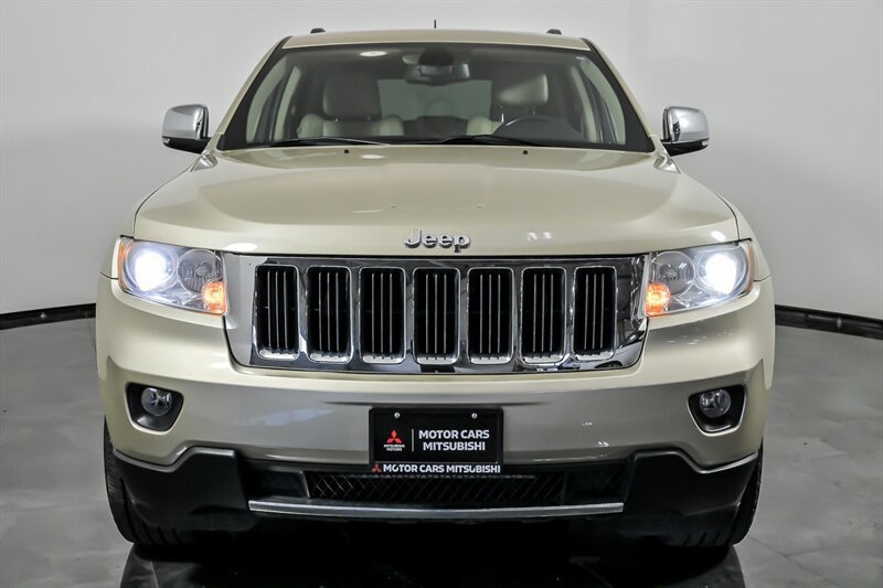 Used 2011 Jeep Grand Cherokee Limited w/ Luxury Group II AWD/4WD image 4