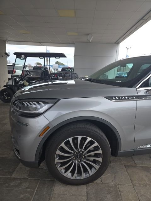 Used 2023 Lincoln Aviator AWD w/ Premium Package image 7
