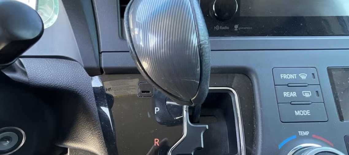 Used 2015 Toyota Sienna SE FWD image 19