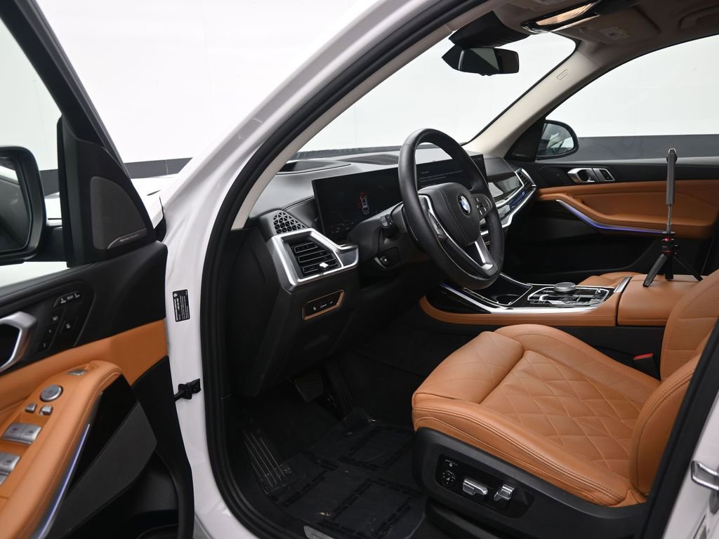 Used 2024 BMW X7 xDrive40i w/ Premium Package image 14