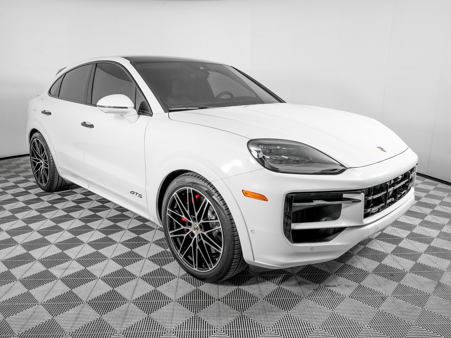 Used 2025 Porsche Cayenne GTS image 3