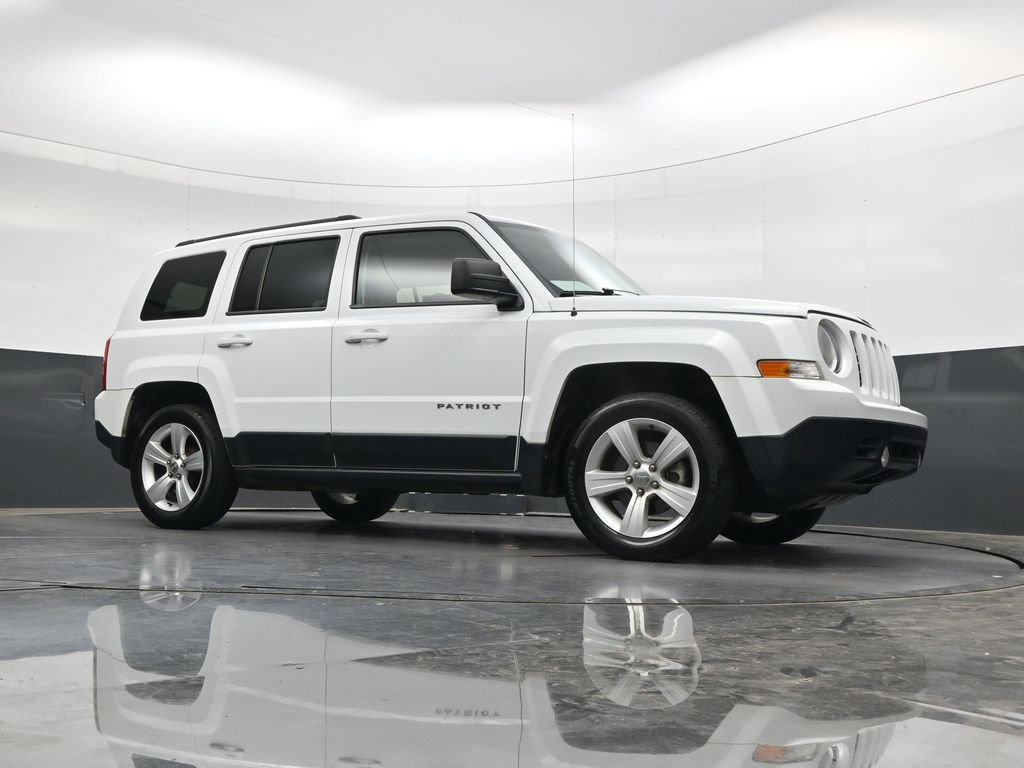 Used 2015 Jeep Patriot Latitude FWD image 29