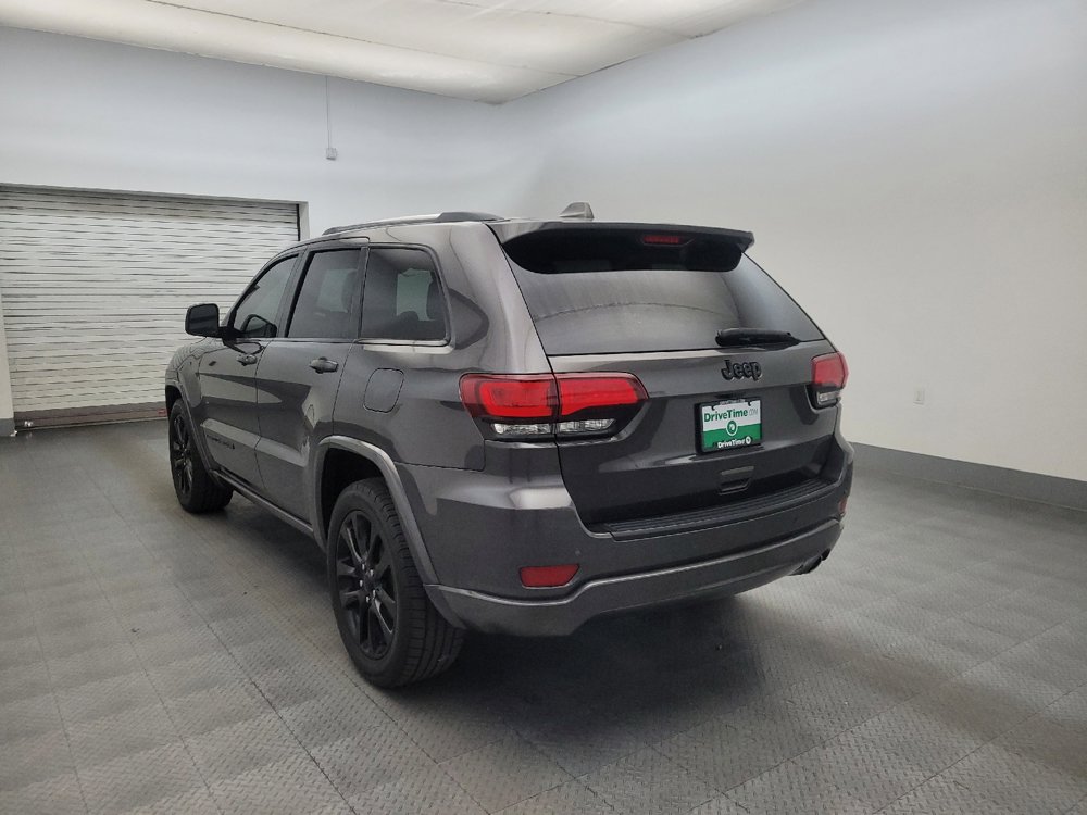 Used 2018 Jeep Grand Cherokee Altitude RWD image 5