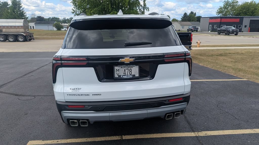 Used 2026 Chevrolet Traverse LT AWD/4WD image 5
