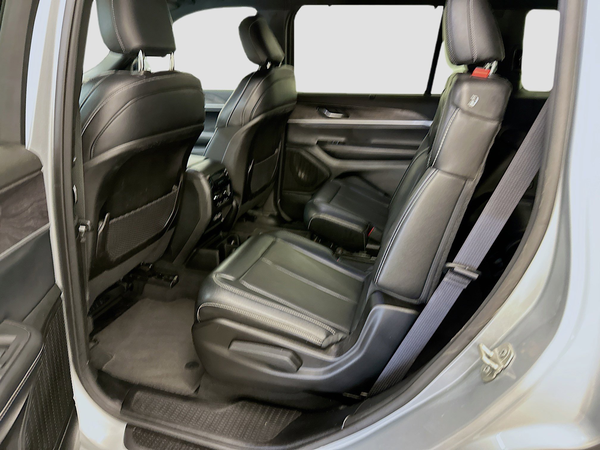 Used 2024 Jeep Grand Cherokee L Limited w/ Luxury Tech Group II image 30