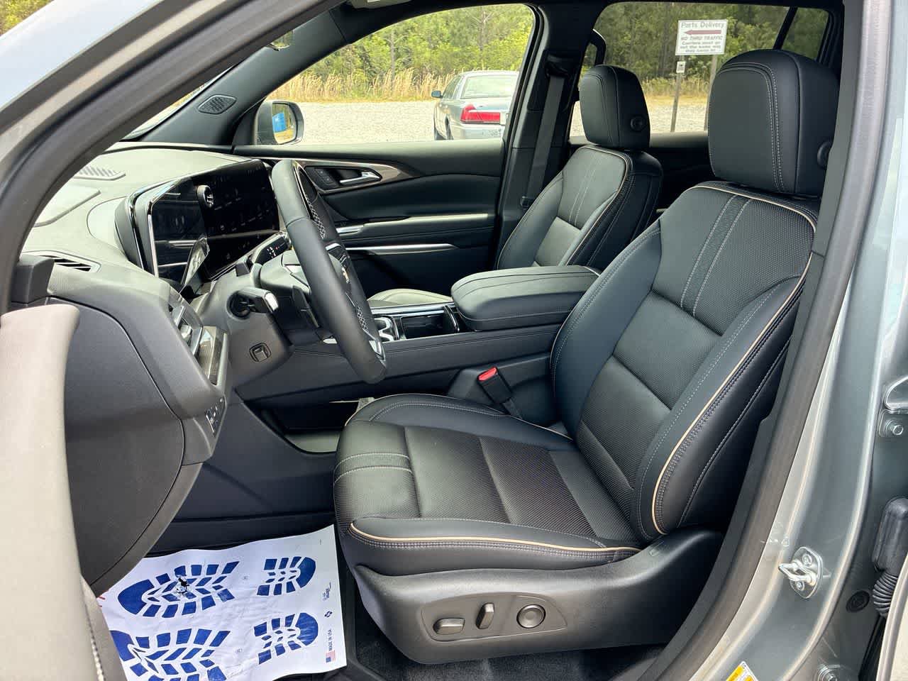 Used 2025 Chevrolet Traverse High Country w/ LPO, Floor Liner Package FWD image 19