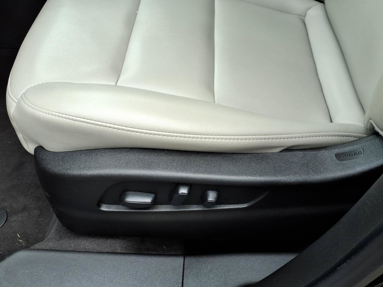 Used 2019 Cadillac XT4 Luxury FWD image 14