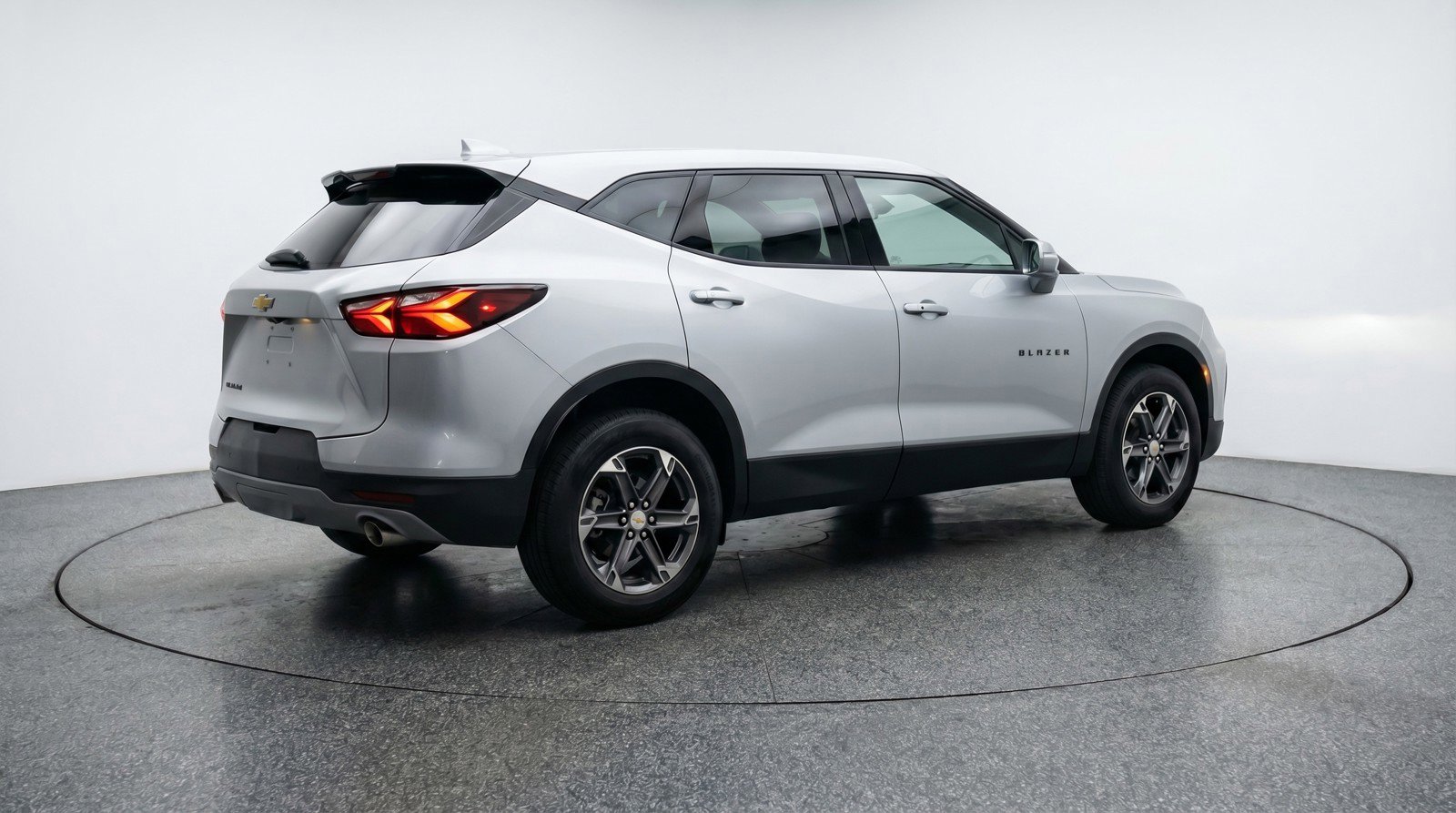 Used 2025 Chevrolet Blazer LT FWD image 9