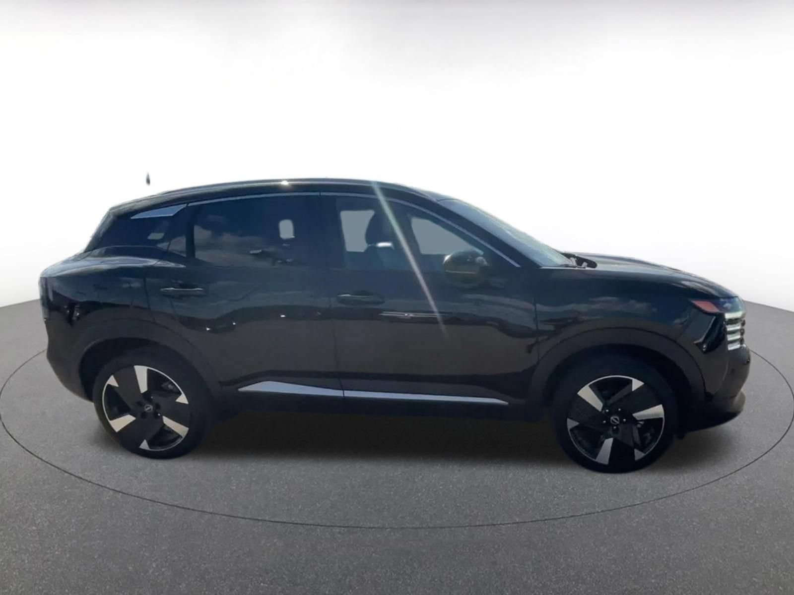 Used 2026 Nissan Kicks SR AWD/4WD image 15