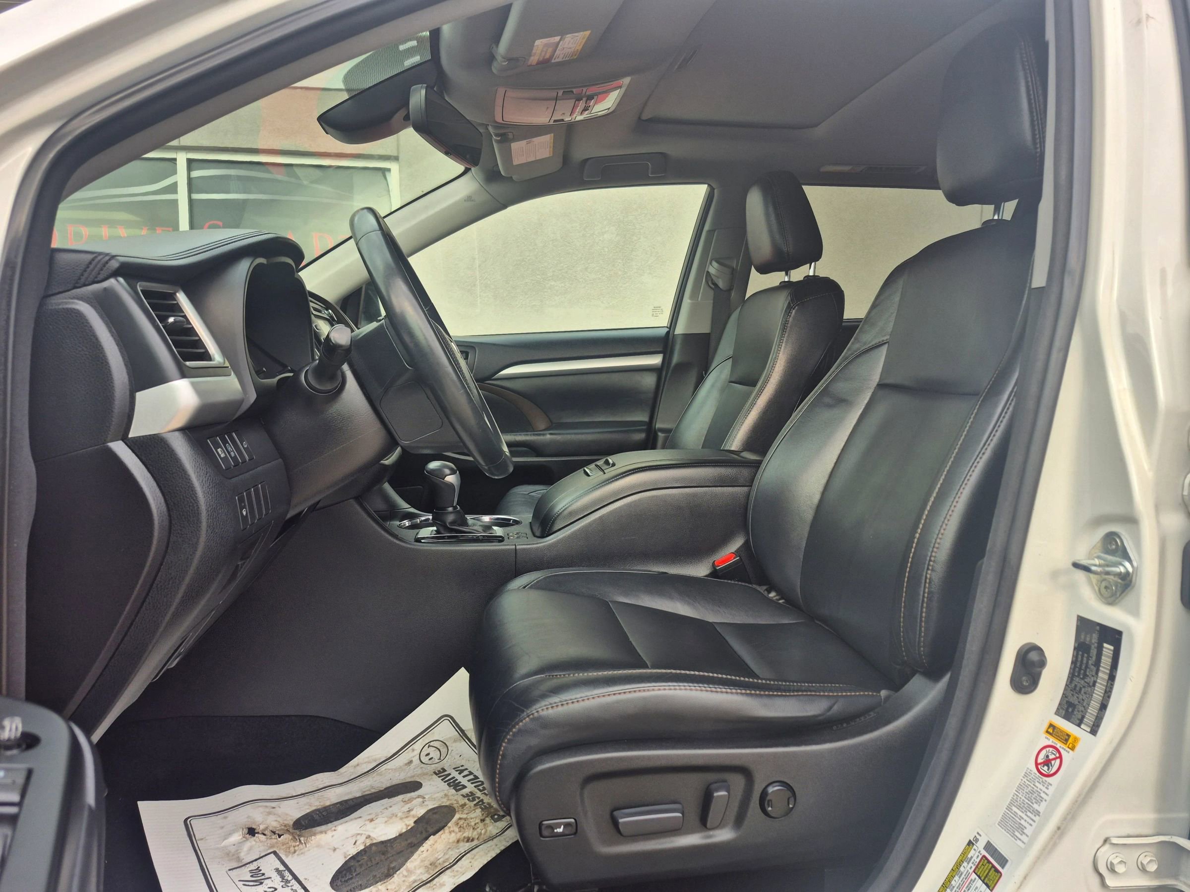 Used 2017 Toyota Highlander XLE image 11